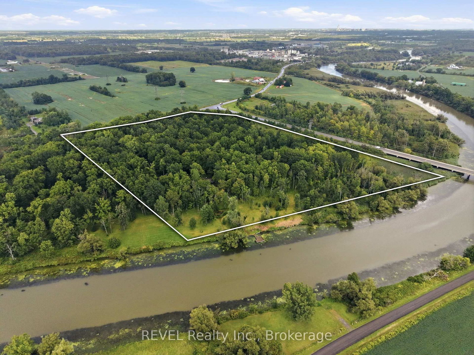 1247 Chippawa Creek Road • Thorold, ON photo 6