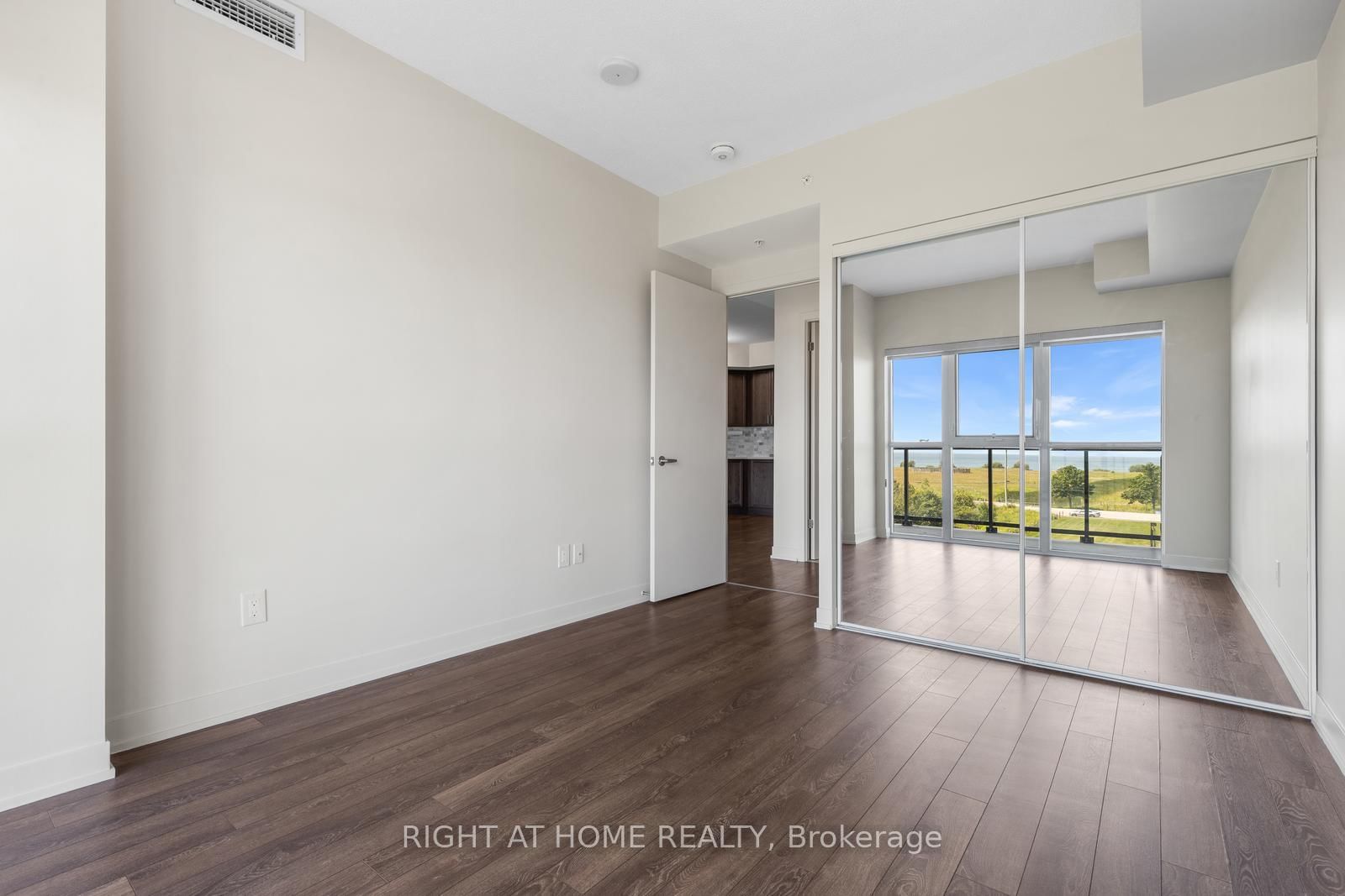 550 North Service Road • #319 • Grimsby, ON photo 19