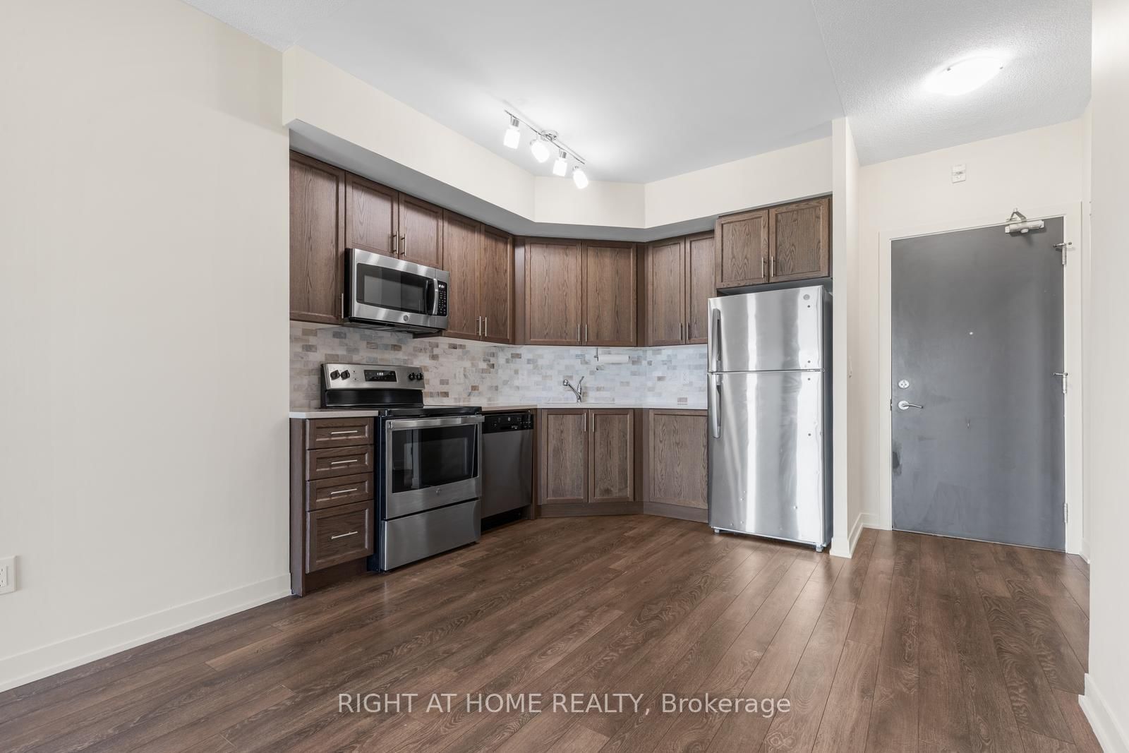 550 North Service Road • #319 • Grimsby, ON photo 6