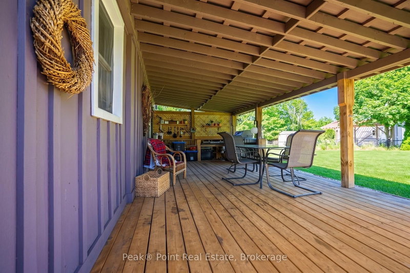 579 John St photo 5