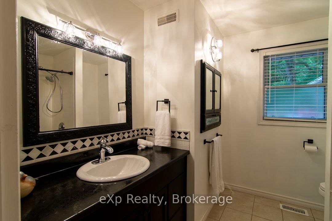 92 PARKSIDE Avenue • South Bruce Peninsula, ON photo 12