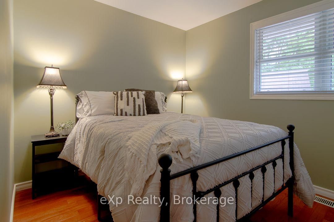 92 PARKSIDE Avenue • South Bruce Peninsula, ON photo 17