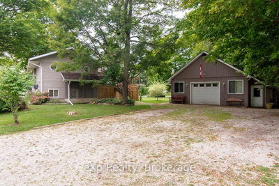 92 PARKSIDE Avenue • South Bruce Peninsula, ON photo 2