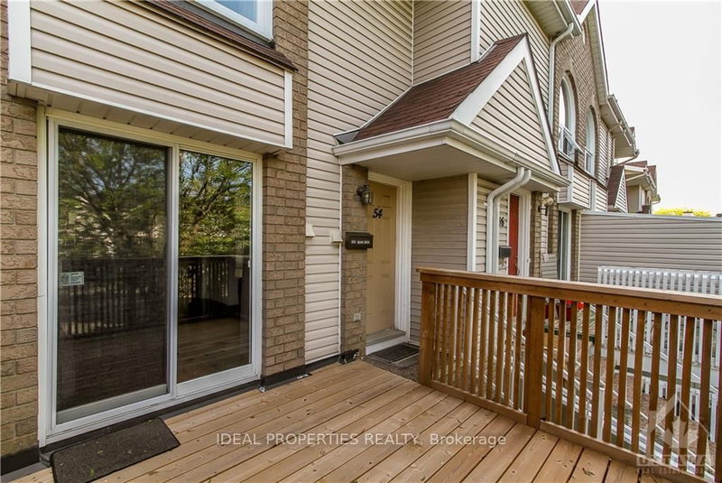 54 THORNBURY Crescent