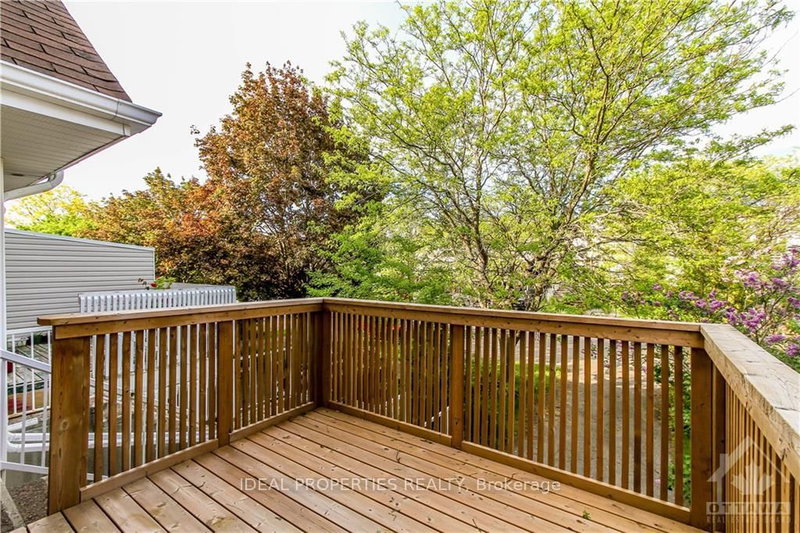 54 THORNBURY Crescent
