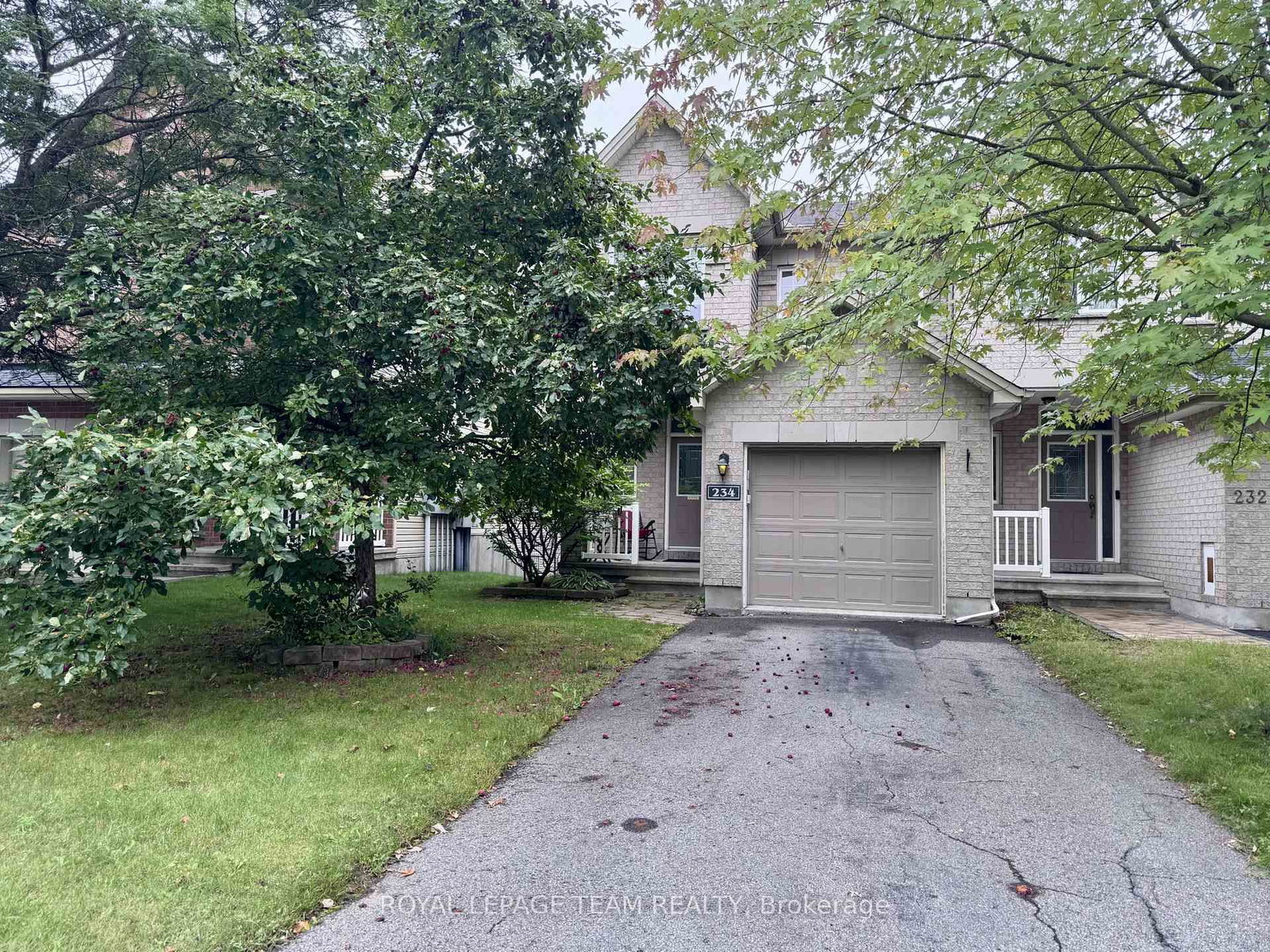 Front view of 234 Tandalee Crescent, Ottawa