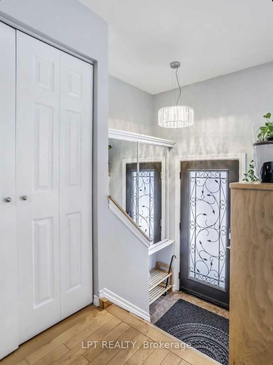UPPER- 451 Brigadoon Drive, Hamilton 4