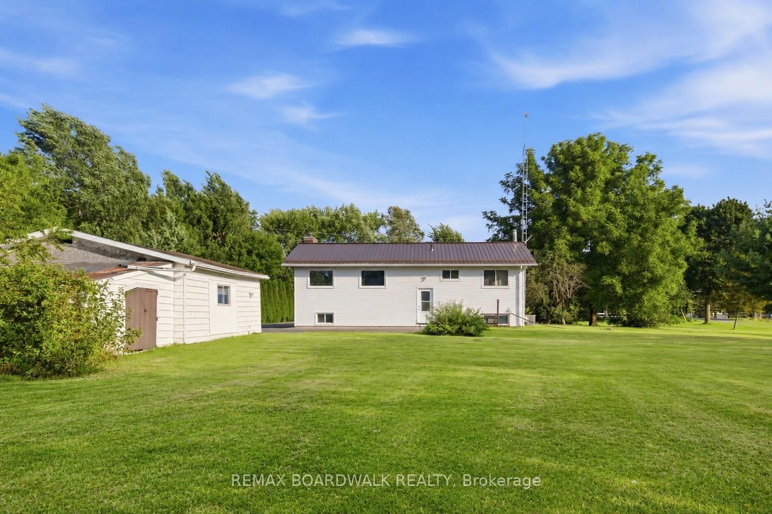 2106 County Road 2 Road • Edwardsburgh/Cardinal, ON photo 4