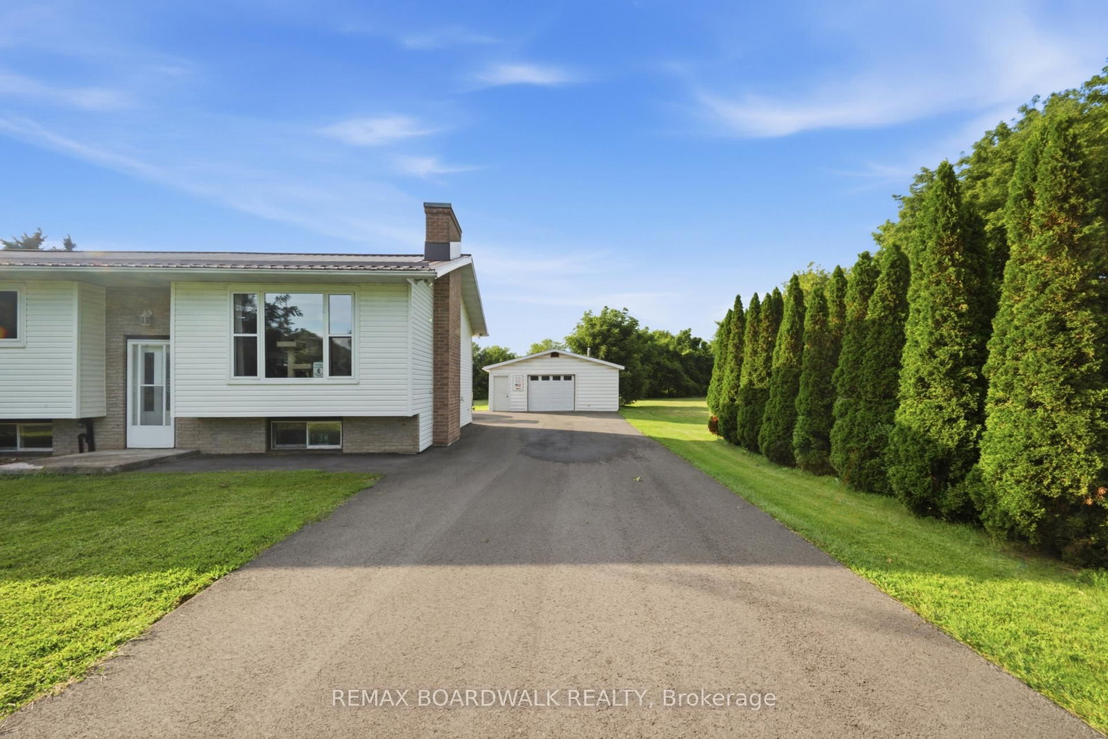 2106 County Road 2 Road • Edwardsburgh/Cardinal, ON photo 8