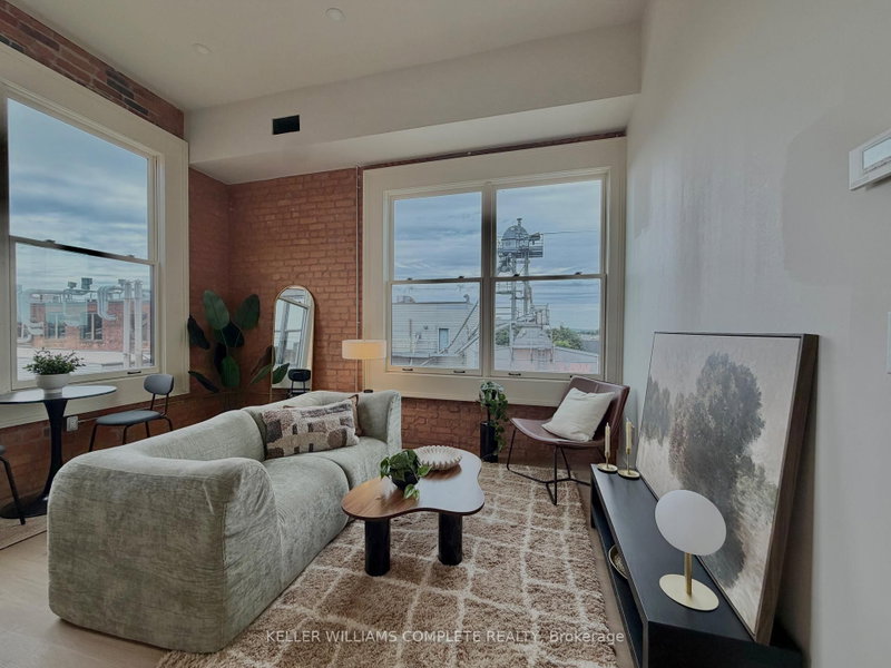 407 - 56 York Boulevard