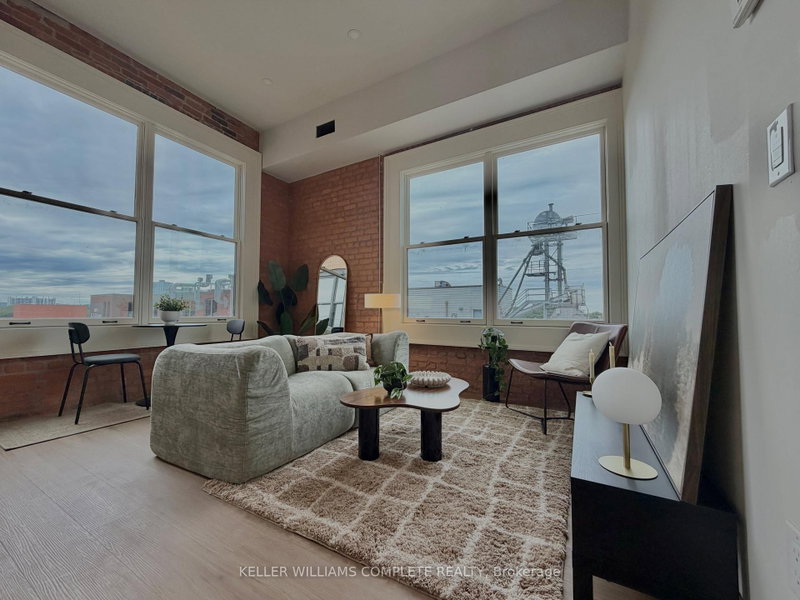 407 - 56 York Boulevard