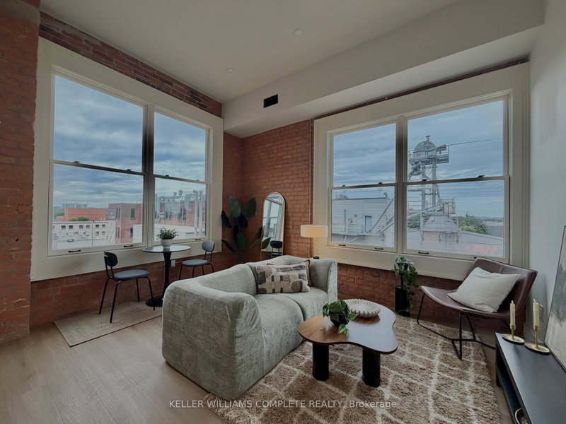 207 - 56 York Boulevard