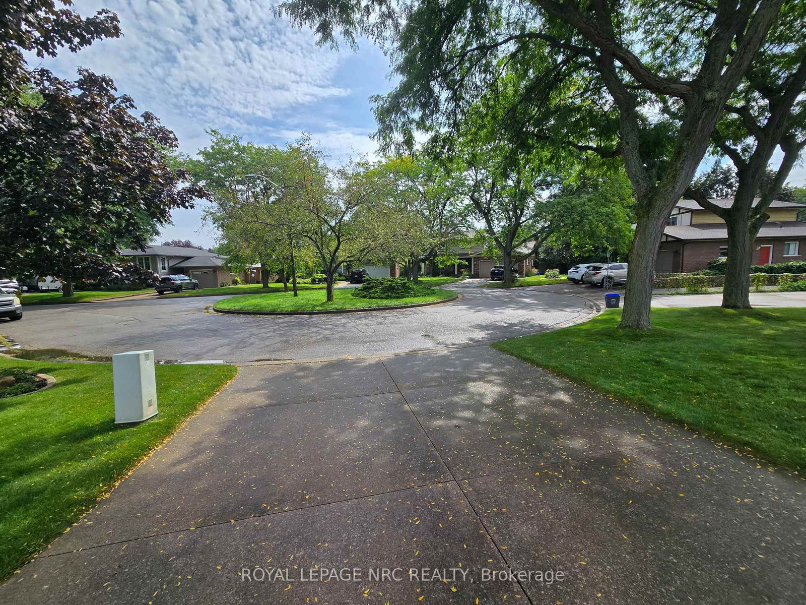 18 Deanna Crescent • St. Catharines, ON photo 2