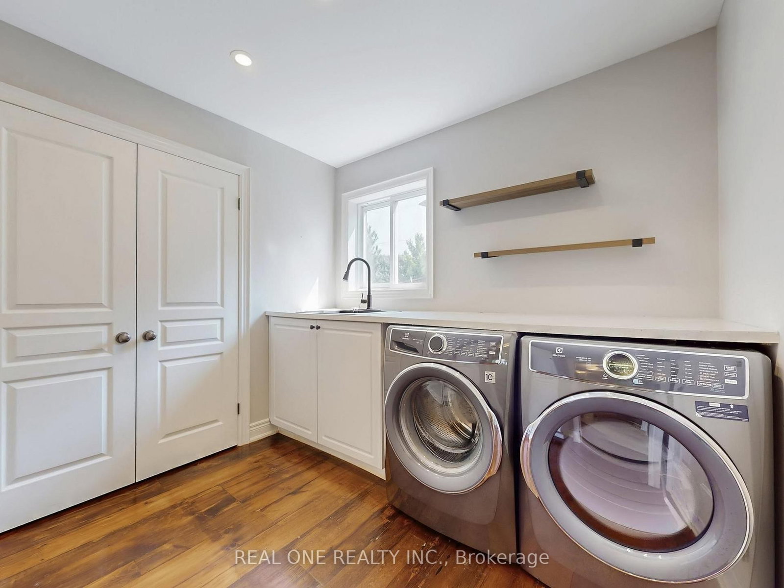 26 Matthews Court • St. Catharines, ON photo 18