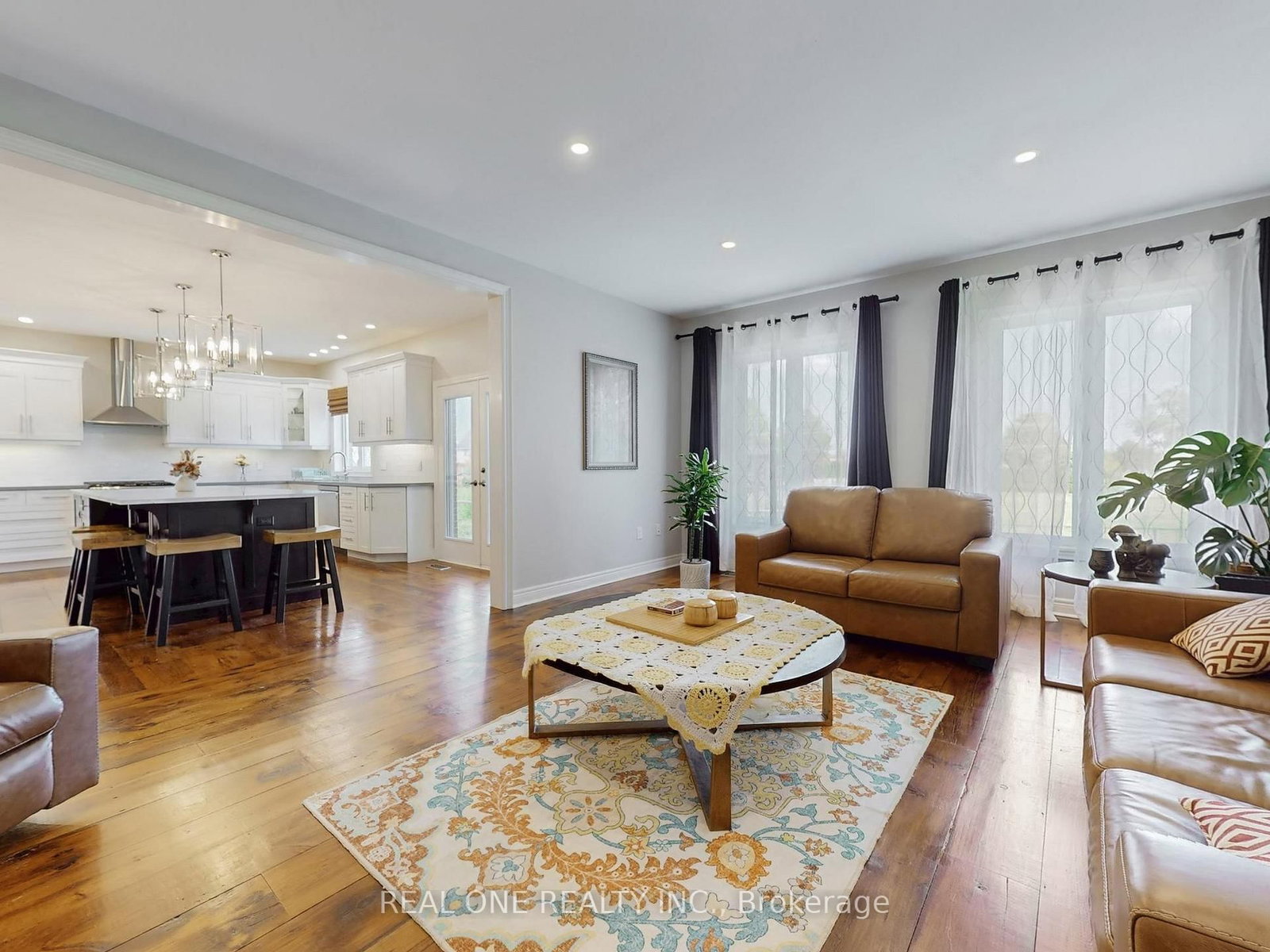 26 Matthews Court • St. Catharines, ON photo 4