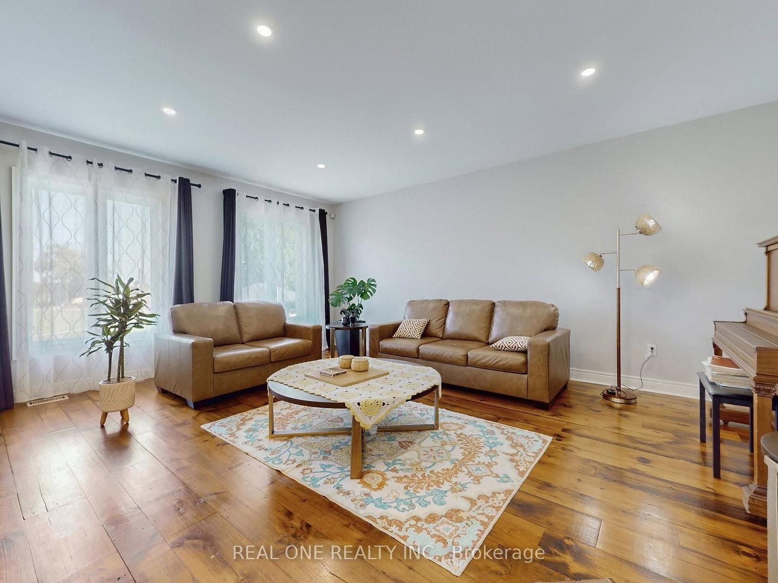 26 Matthews Court • St. Catharines, ON photo 5