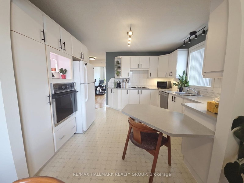 Main - 677 Principale Street W W