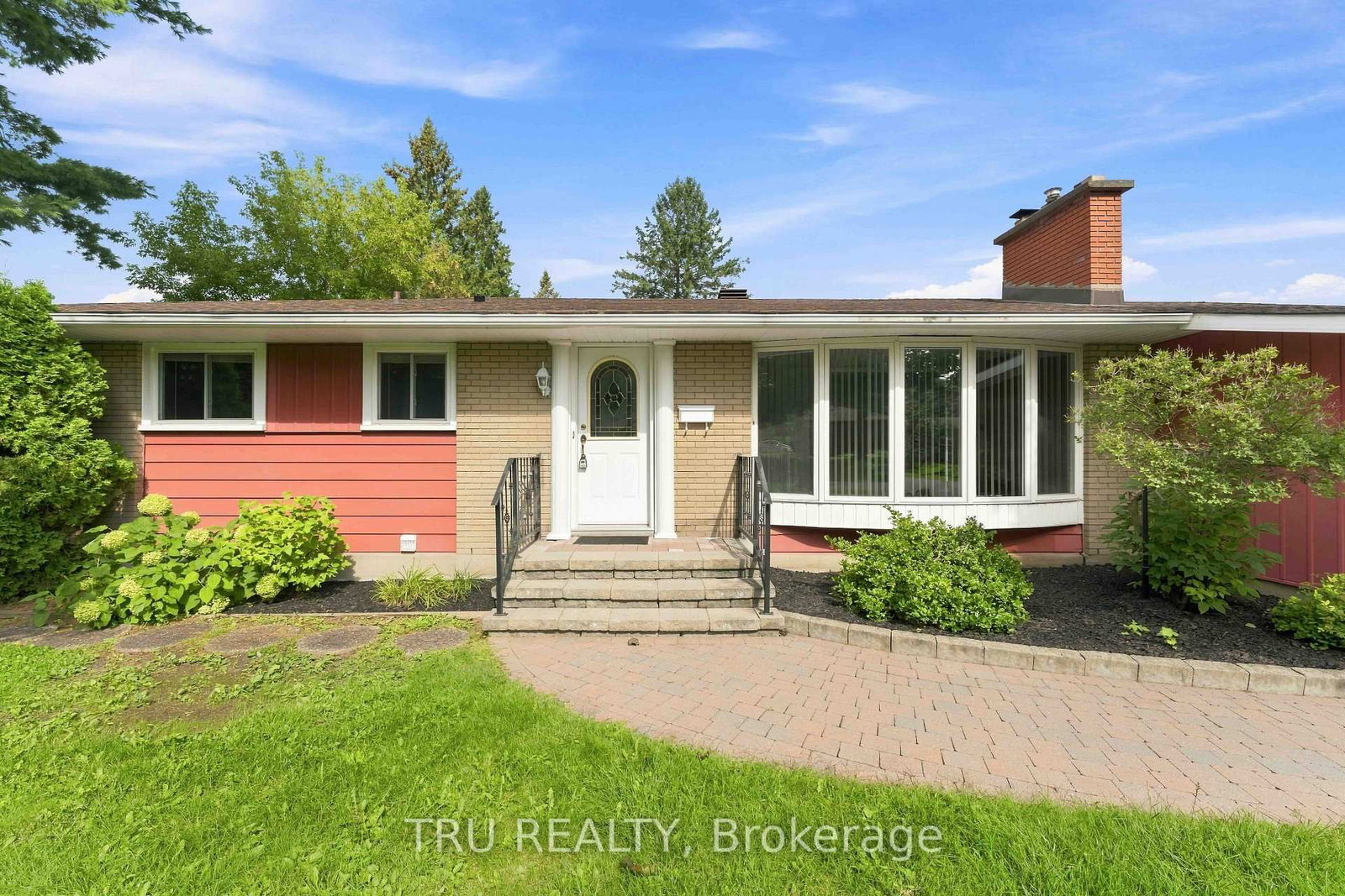 19 Ellery Crescent • Ottawa, ON photo 3