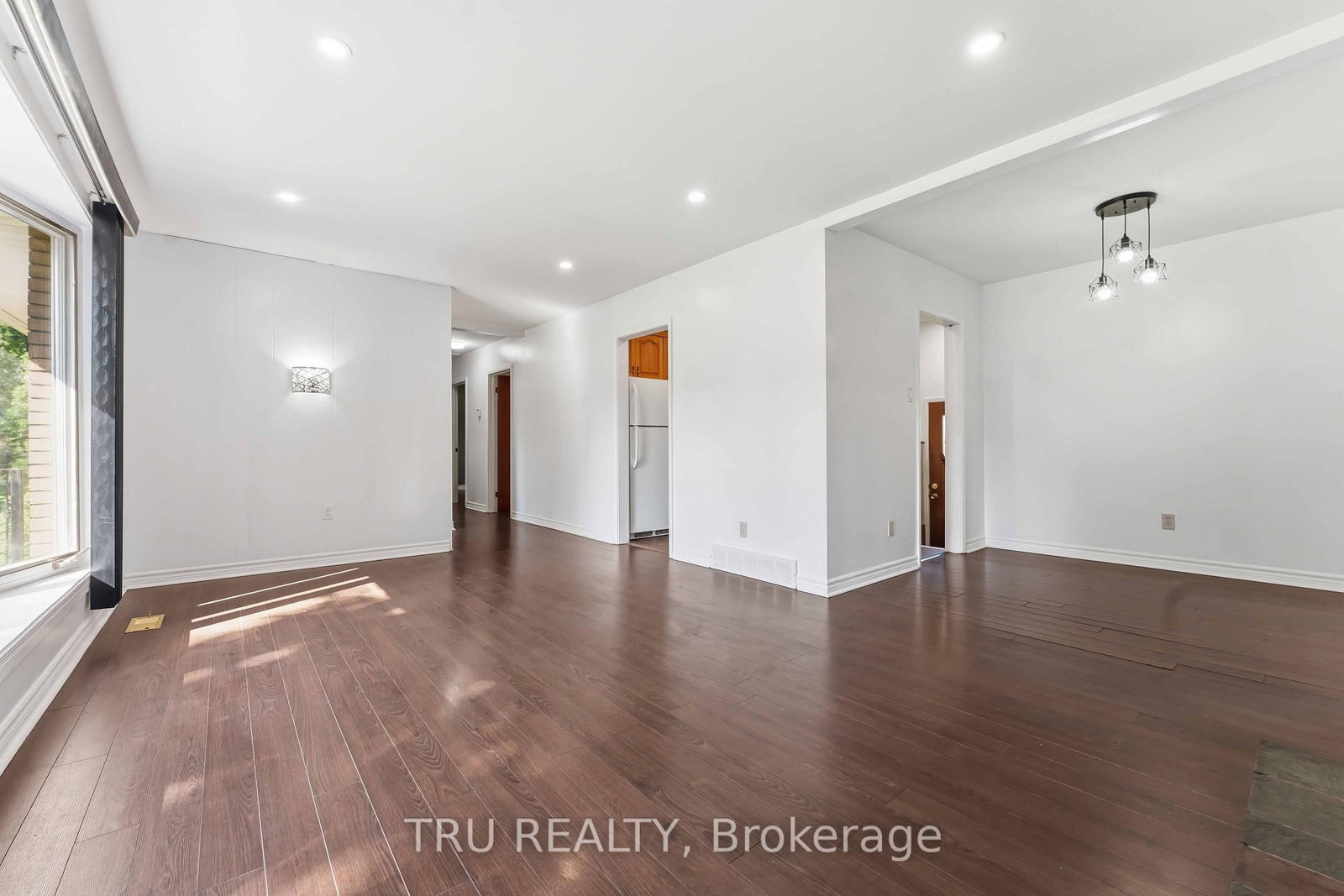 19 Ellery Crescent • Ottawa, ON photo 9
