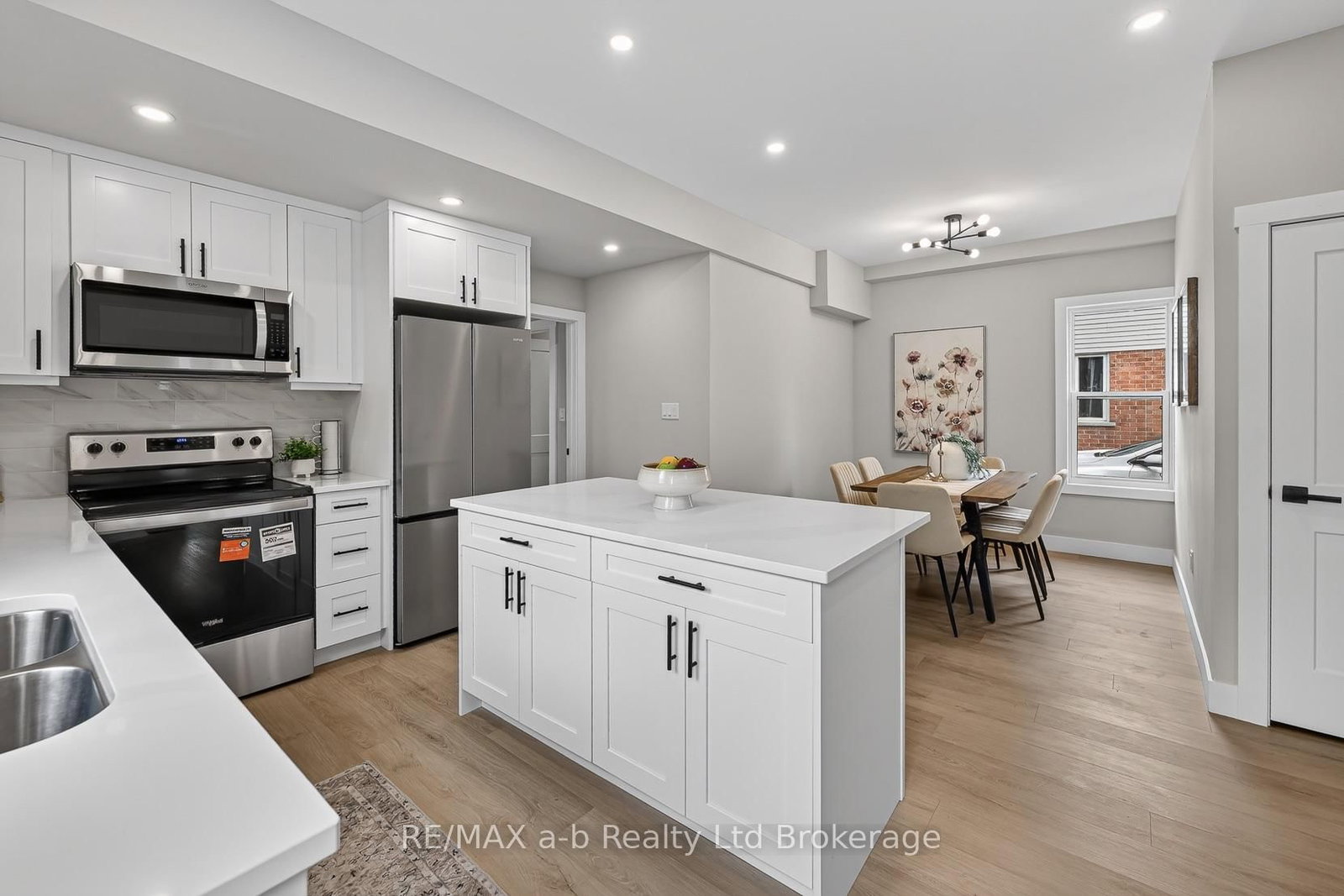 91 Winniett Street • Woodstock, ON photo 12