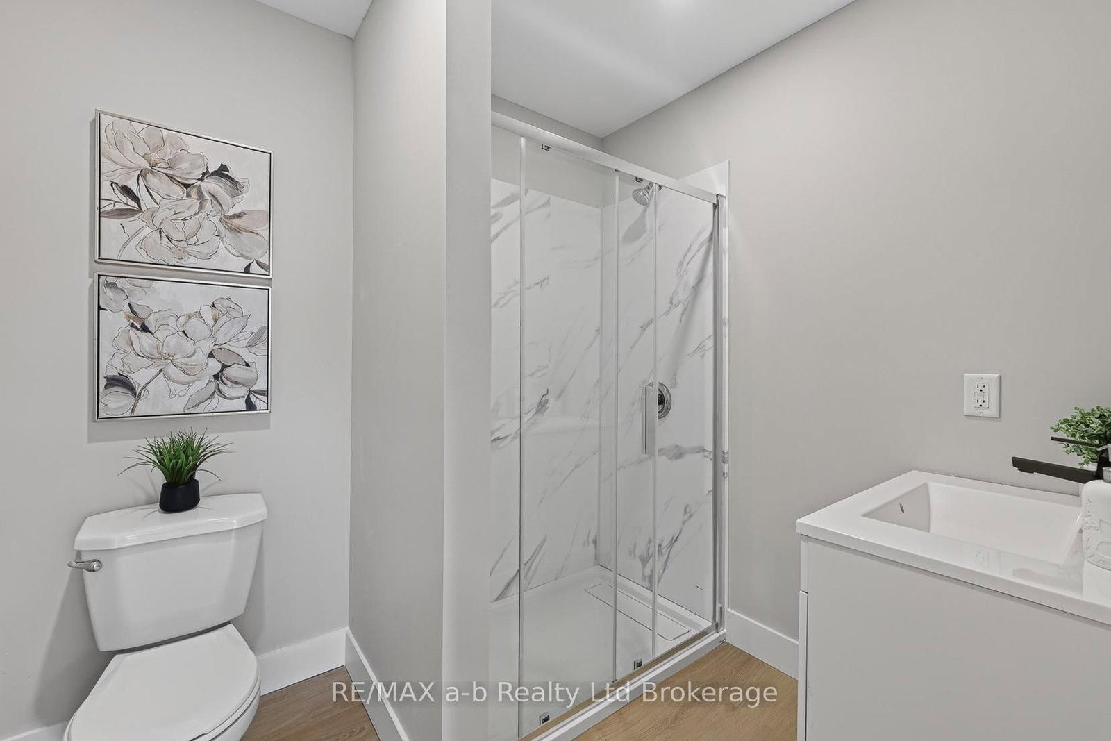 91 Winniett Street • Woodstock, ON photo 20