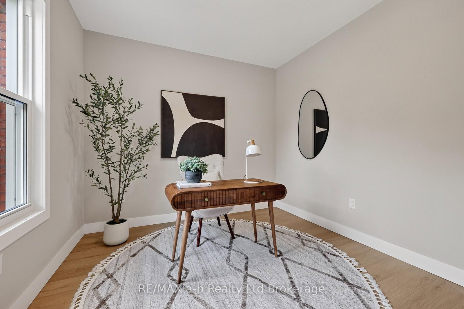91 Winniett Street • Woodstock, ON photo 23