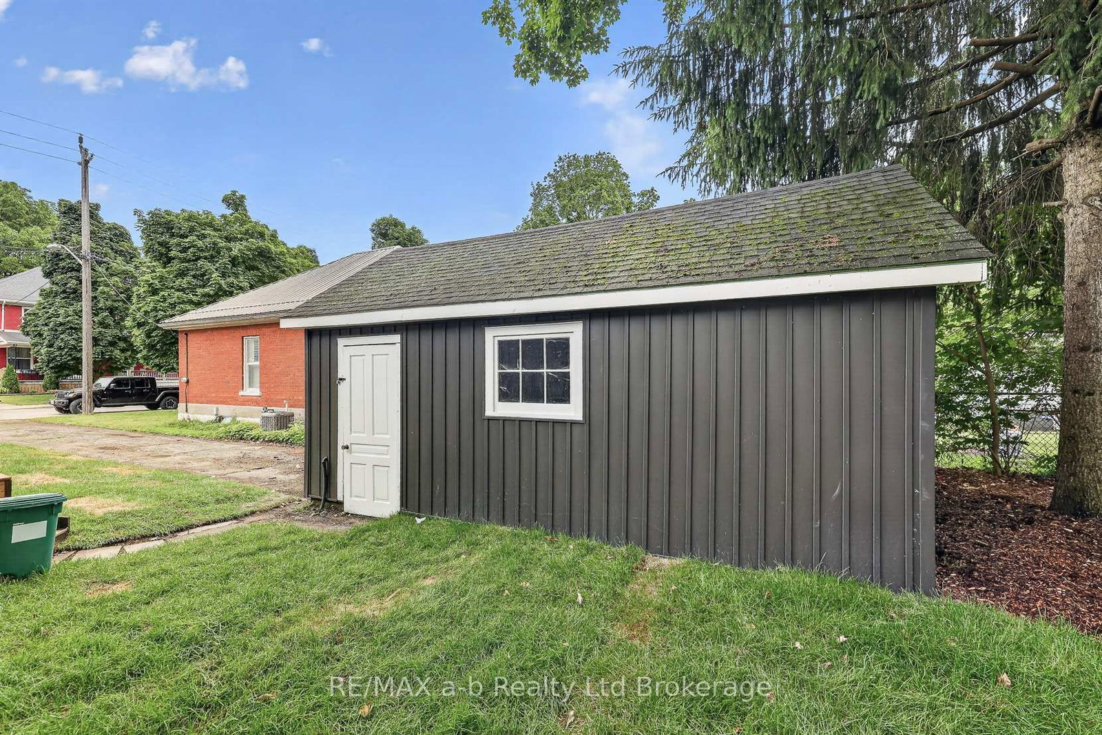 91 Winniett Street • Woodstock, ON photo 30