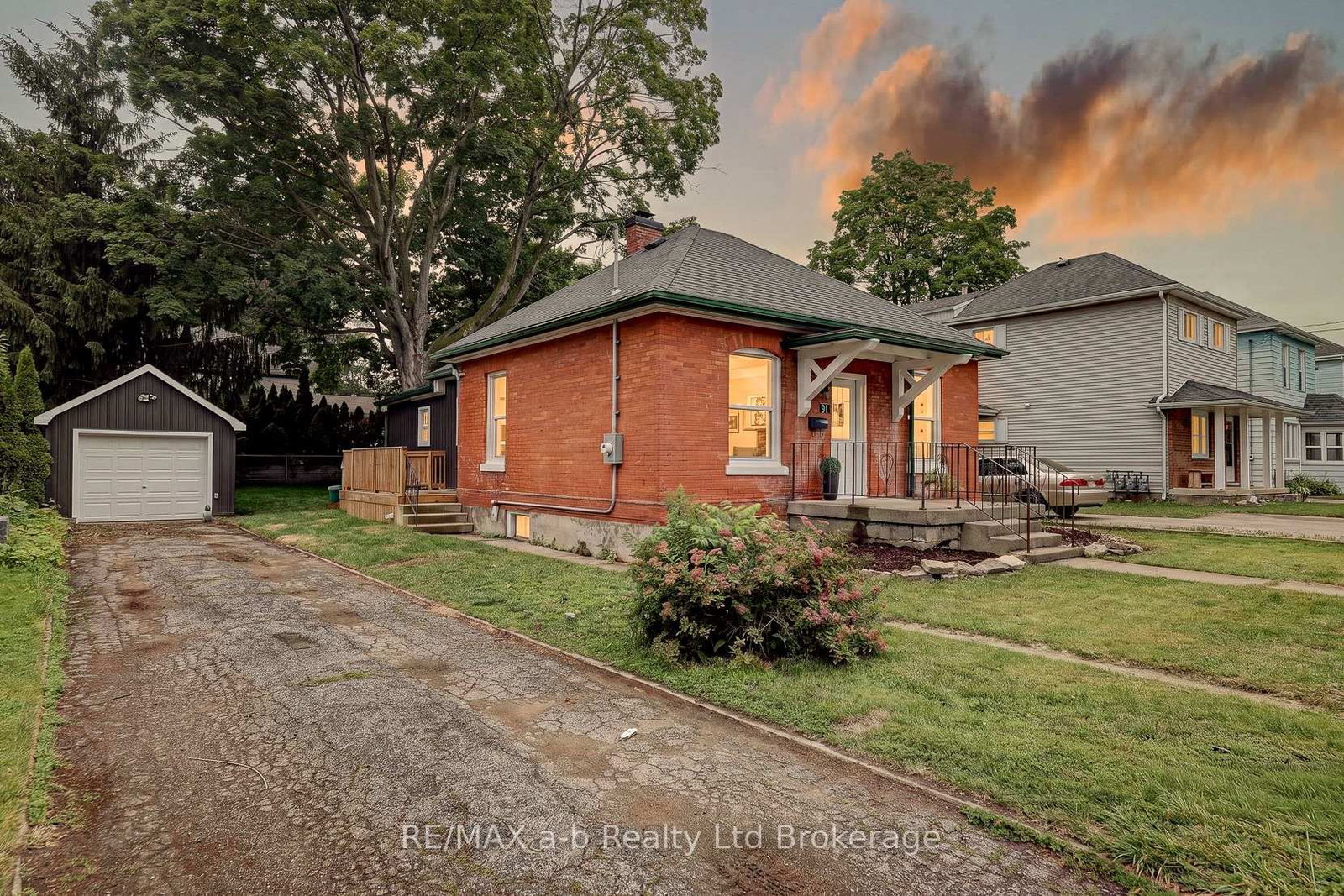 91 Winniett Street • Woodstock, ON photo 32