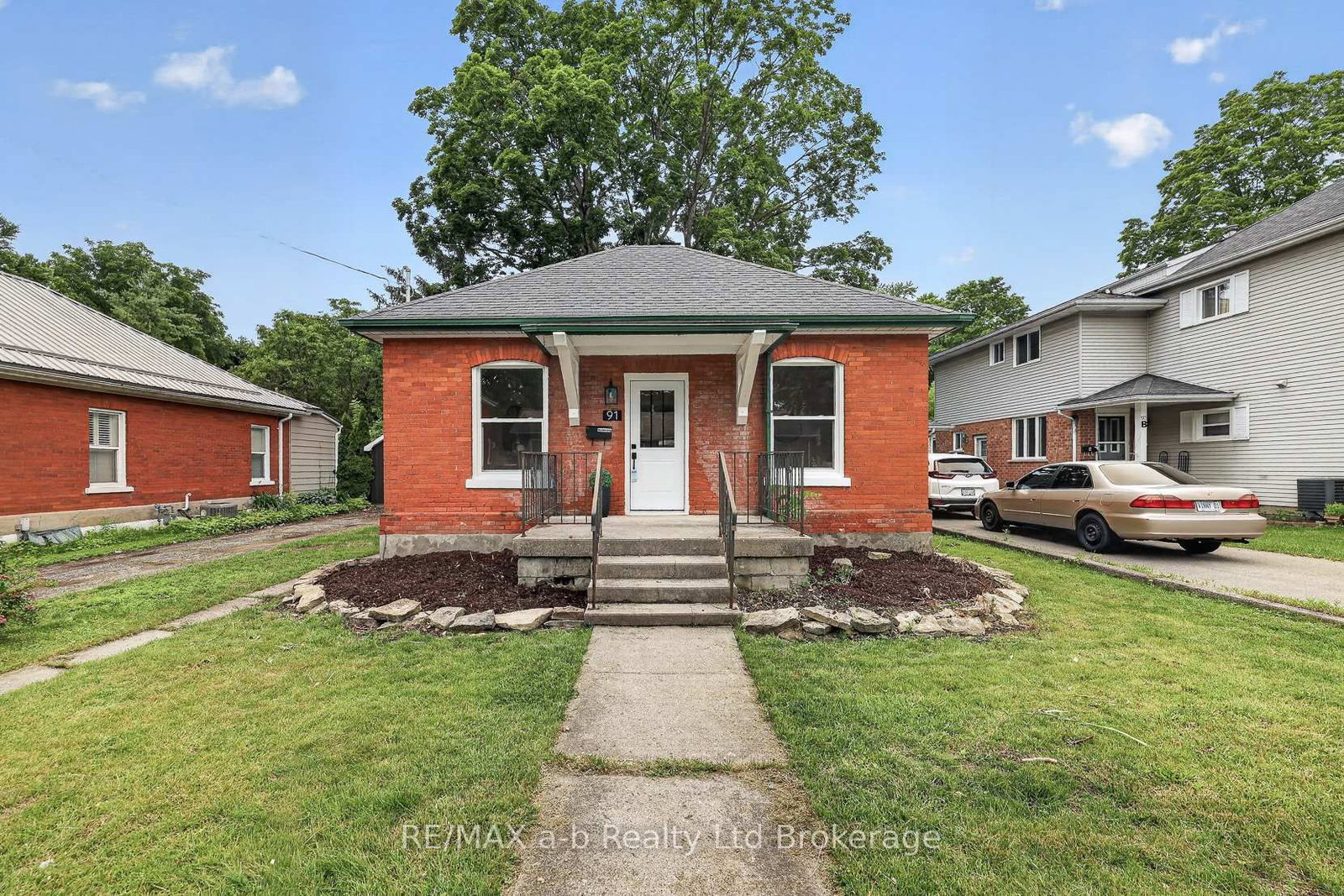 91 Winniett Street • Woodstock, ON photo 36