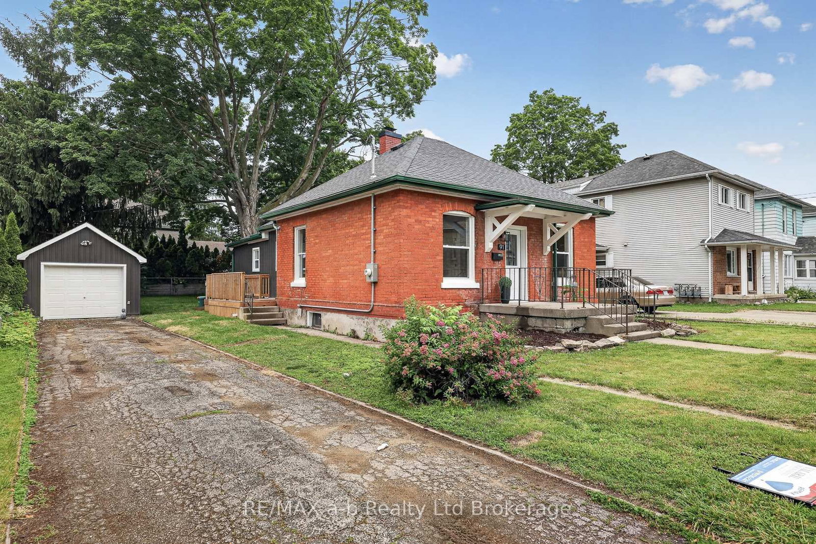 91 Winniett Street • Woodstock, ON photo 37
