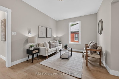 91 Winniett Street • Woodstock, ON photo 5