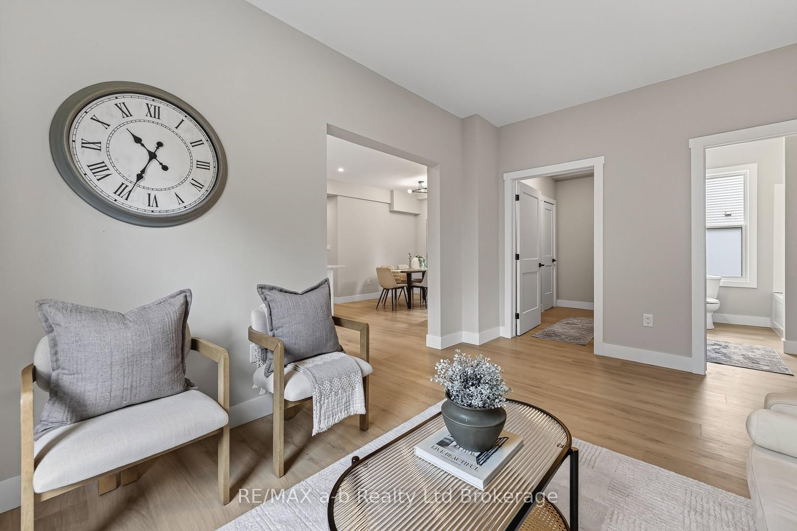 91 Winniett Street • Woodstock, ON photo 6