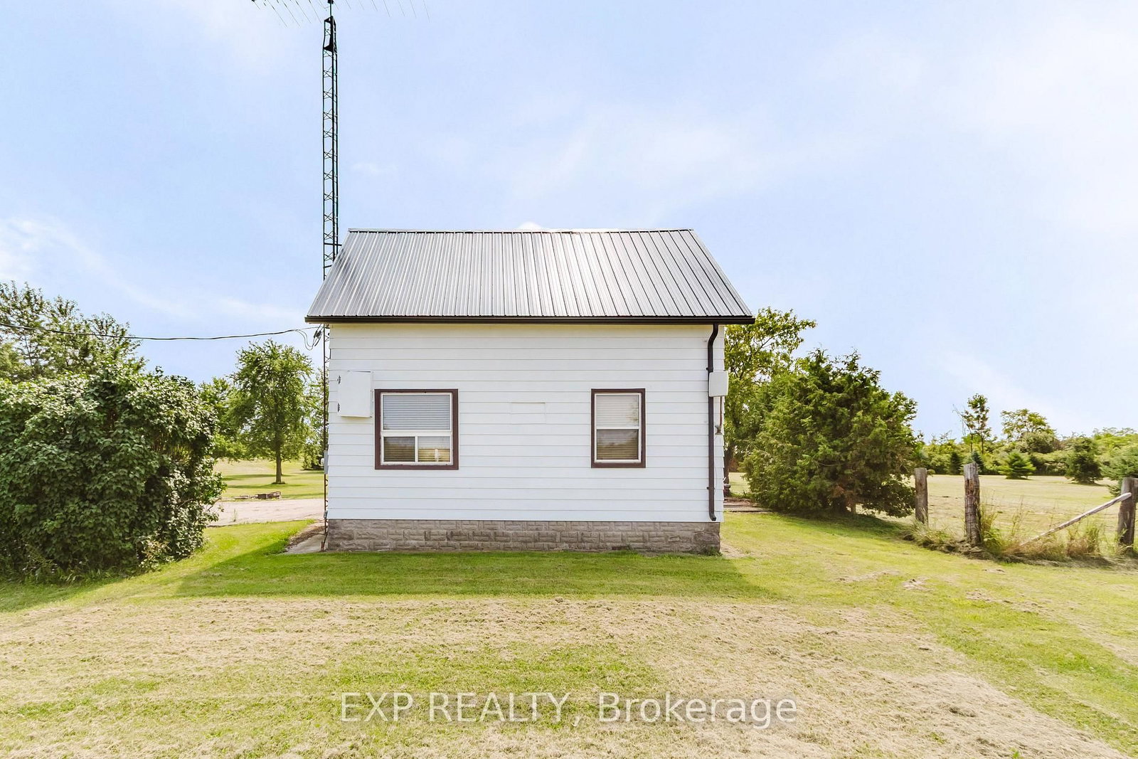 9819 Onieda Road • Southwold, ON photo 5