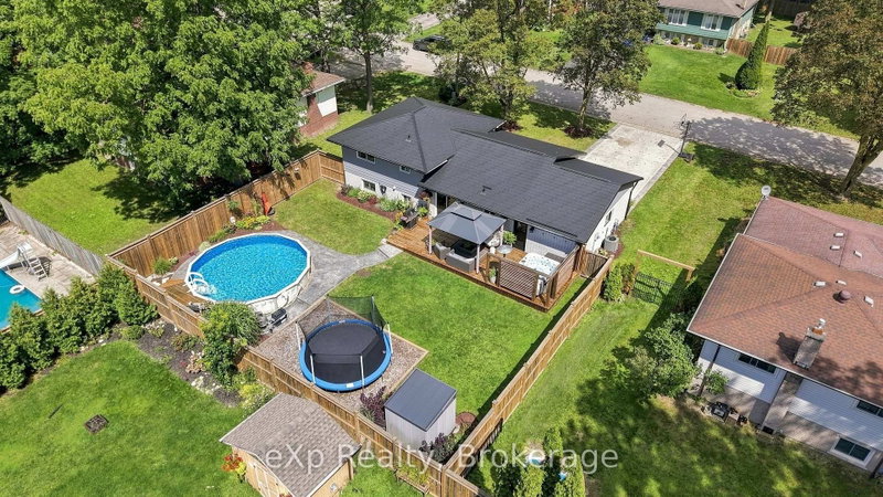 541 Oakview Crescent