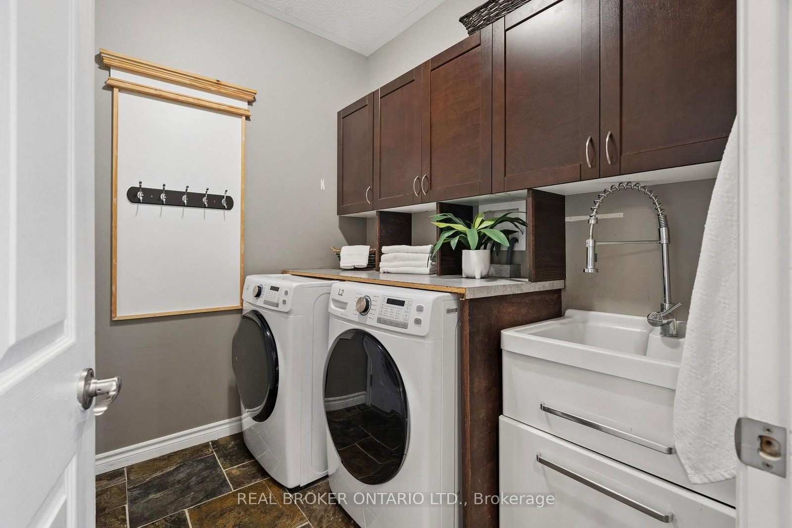108 Hampson Crescent • Guelph/Eramosa, ON photo 28