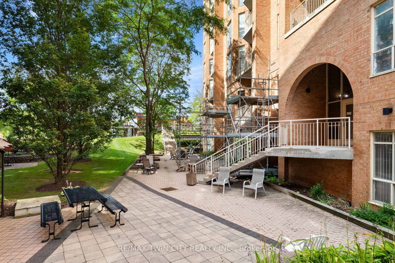 207 - 1414 King Street E
