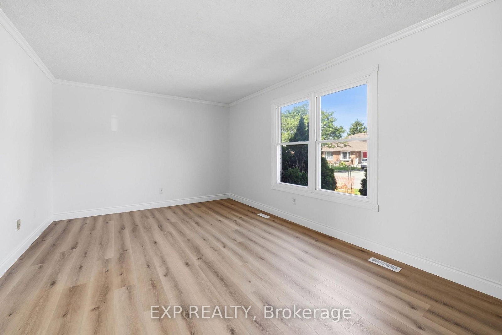 746 Homeview Road • London South, ON photo 10