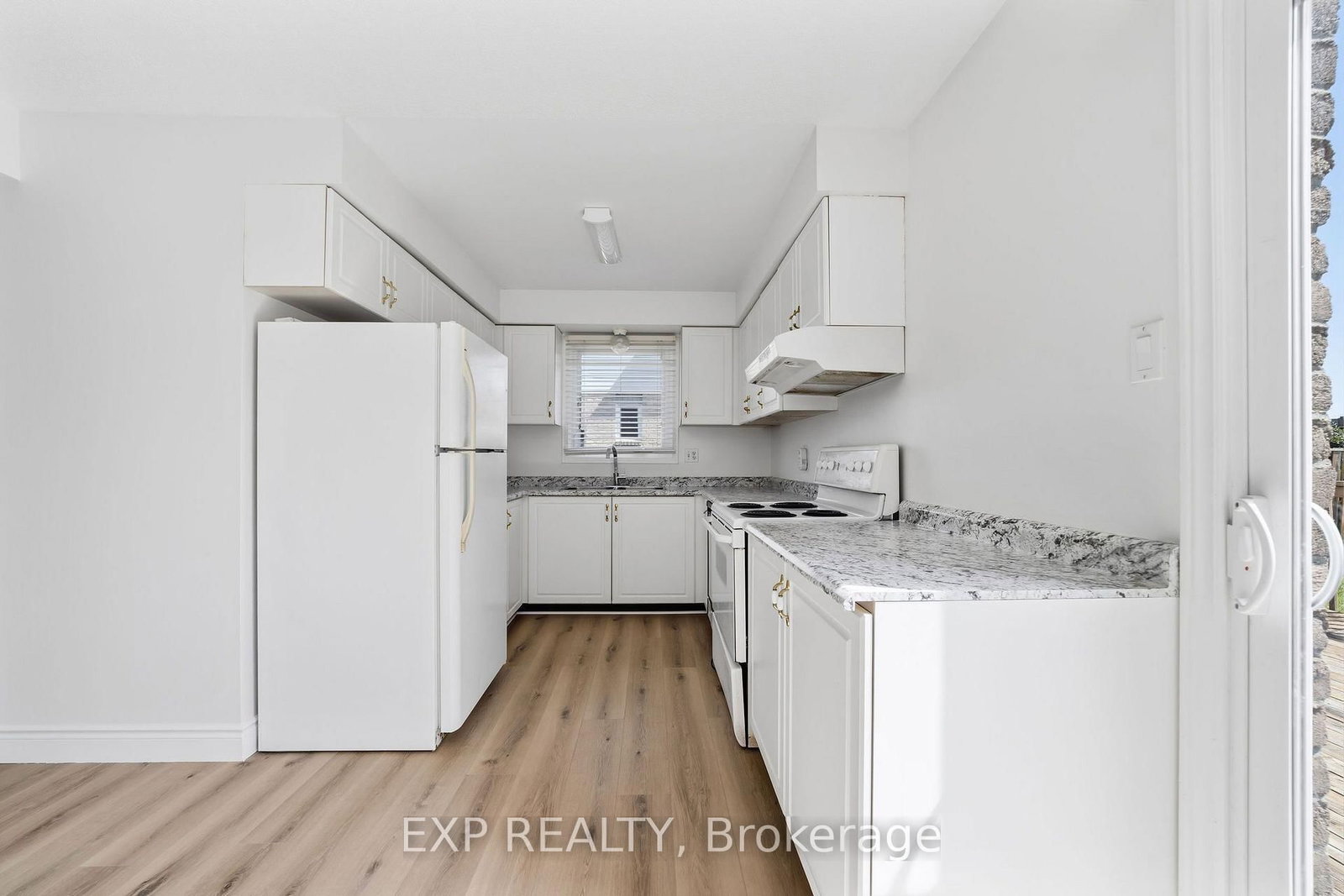 746 Homeview Road • London South, ON photo 6