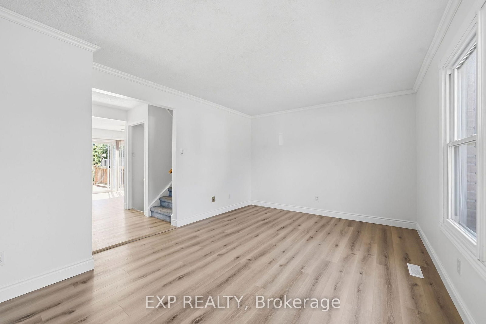 746 Homeview Road • London South, ON photo 8