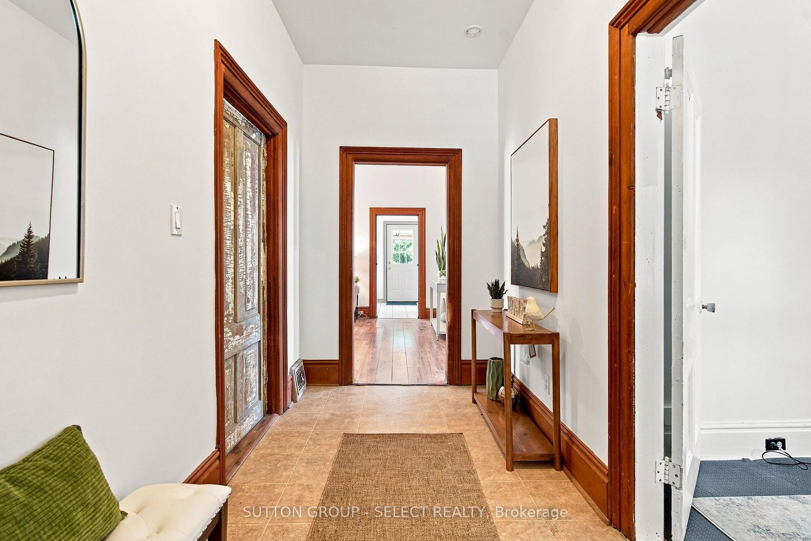 563 Ontario Street • London East, ON photo 5