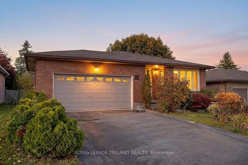 42 Applegreen Grove