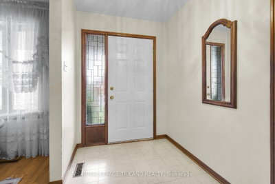 42 Applegreen Grove • London South, ON photo 3