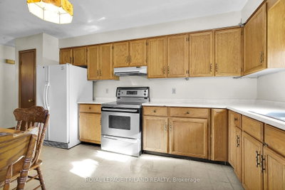 42 Applegreen Grove • London South, ON photo 8