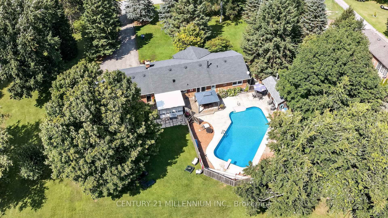 65 Maplewood Drive • Amaranth, ON photo 5