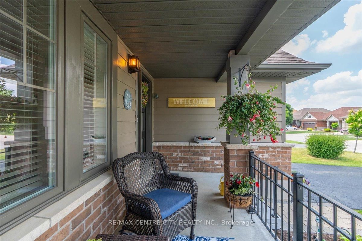 2 Cherry Blossom Lane • St. Thomas, ON photo 4