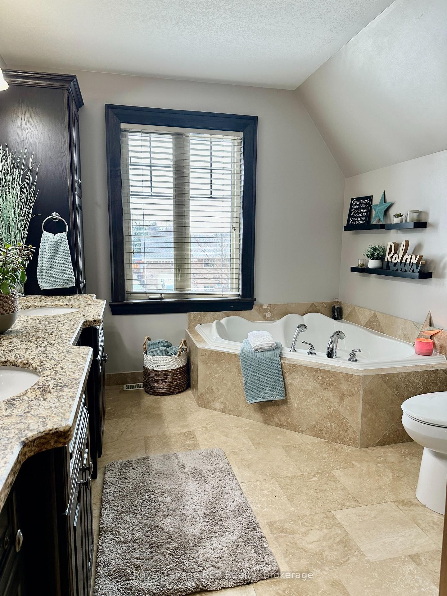 241 4th Street Crescent • Hanover, ON photo 28