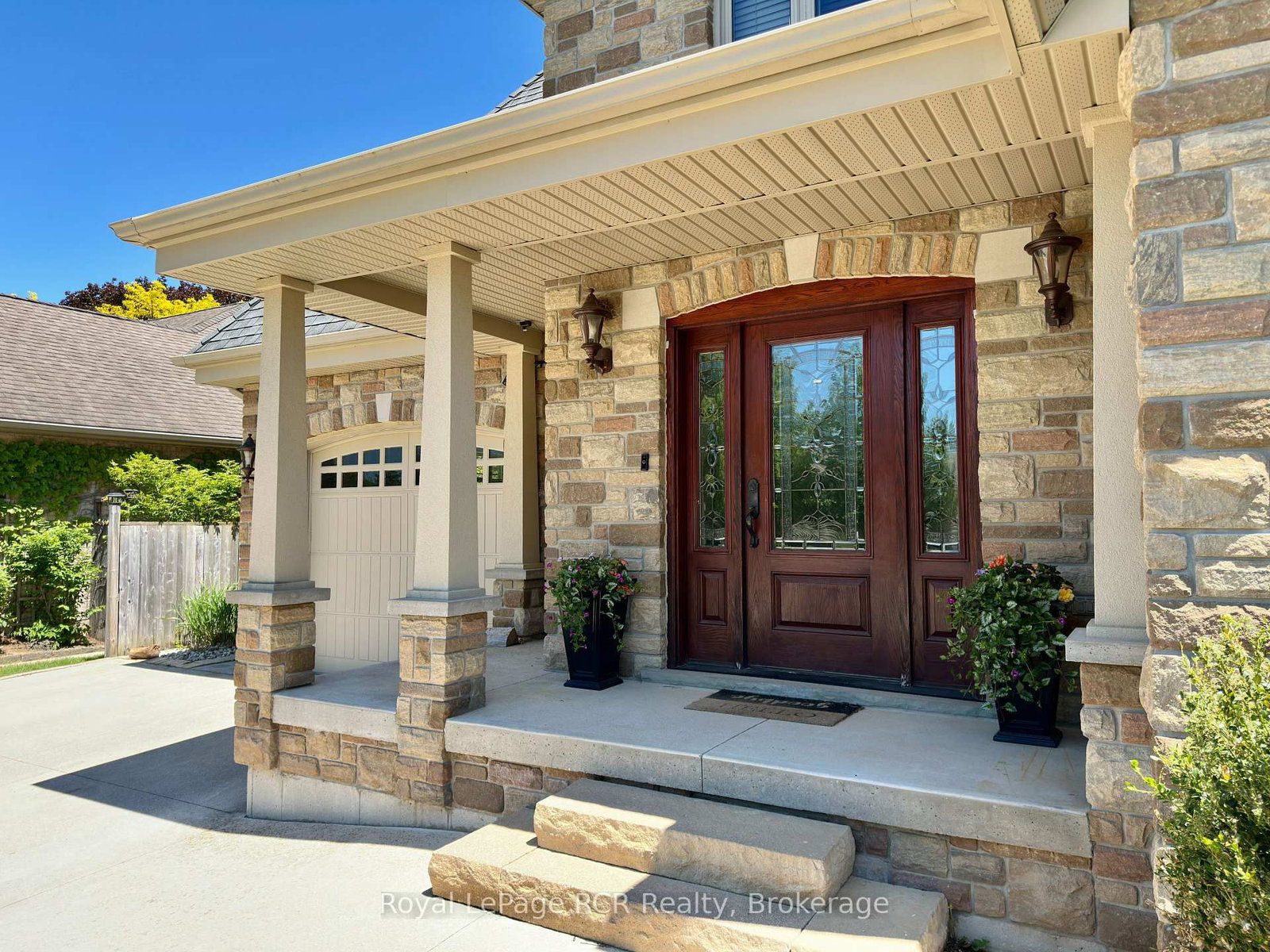 241 4th Street Crescent • Hanover, ON photo 3