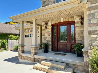 241 4th Street Crescent • Hanover, ON photo 3