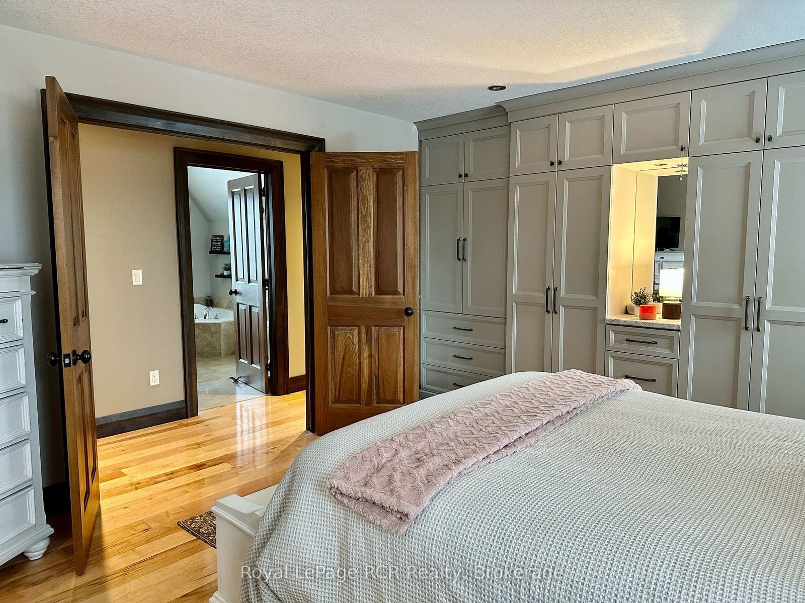 241 4th Street Crescent • Hanover, ON photo 35