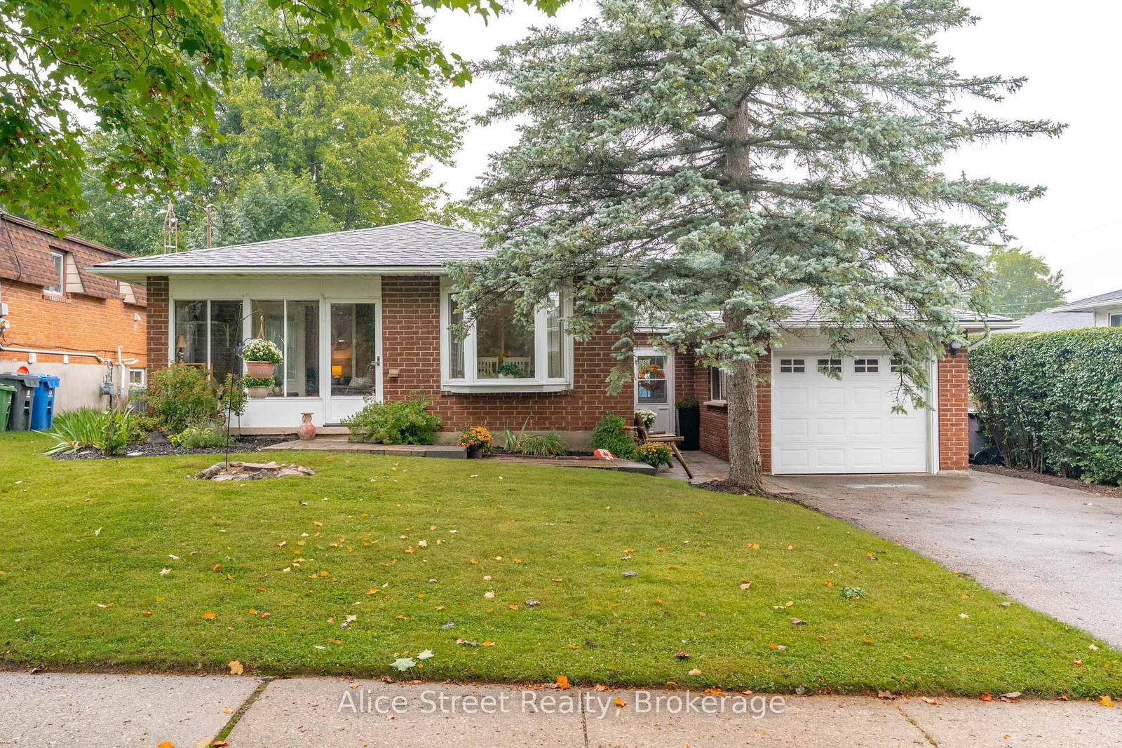 5 Glenbrook Drive • Guelph, ON photo 2